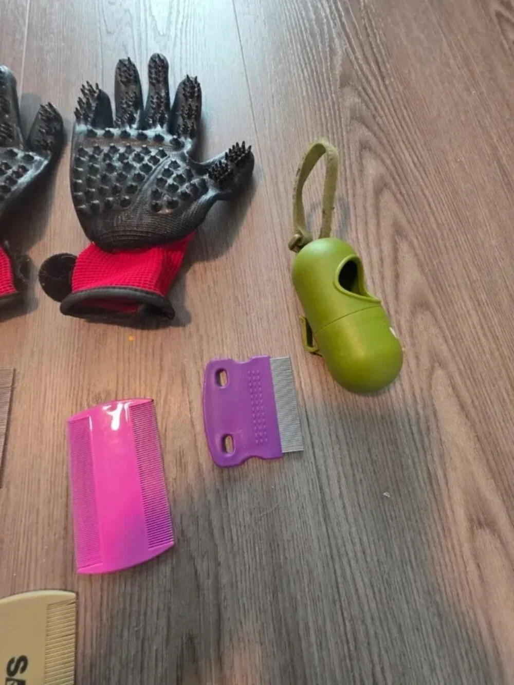 Pet grooming gloves and accessories set